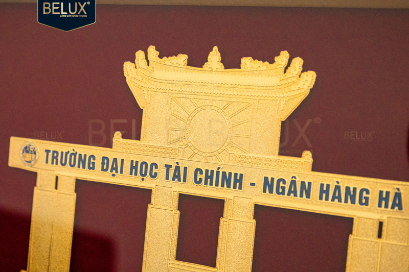 Lô tranh Trường ĐH TCNH Hà Nội 25x20cm mạ vàng 24k thiết kế theo yêu cầu